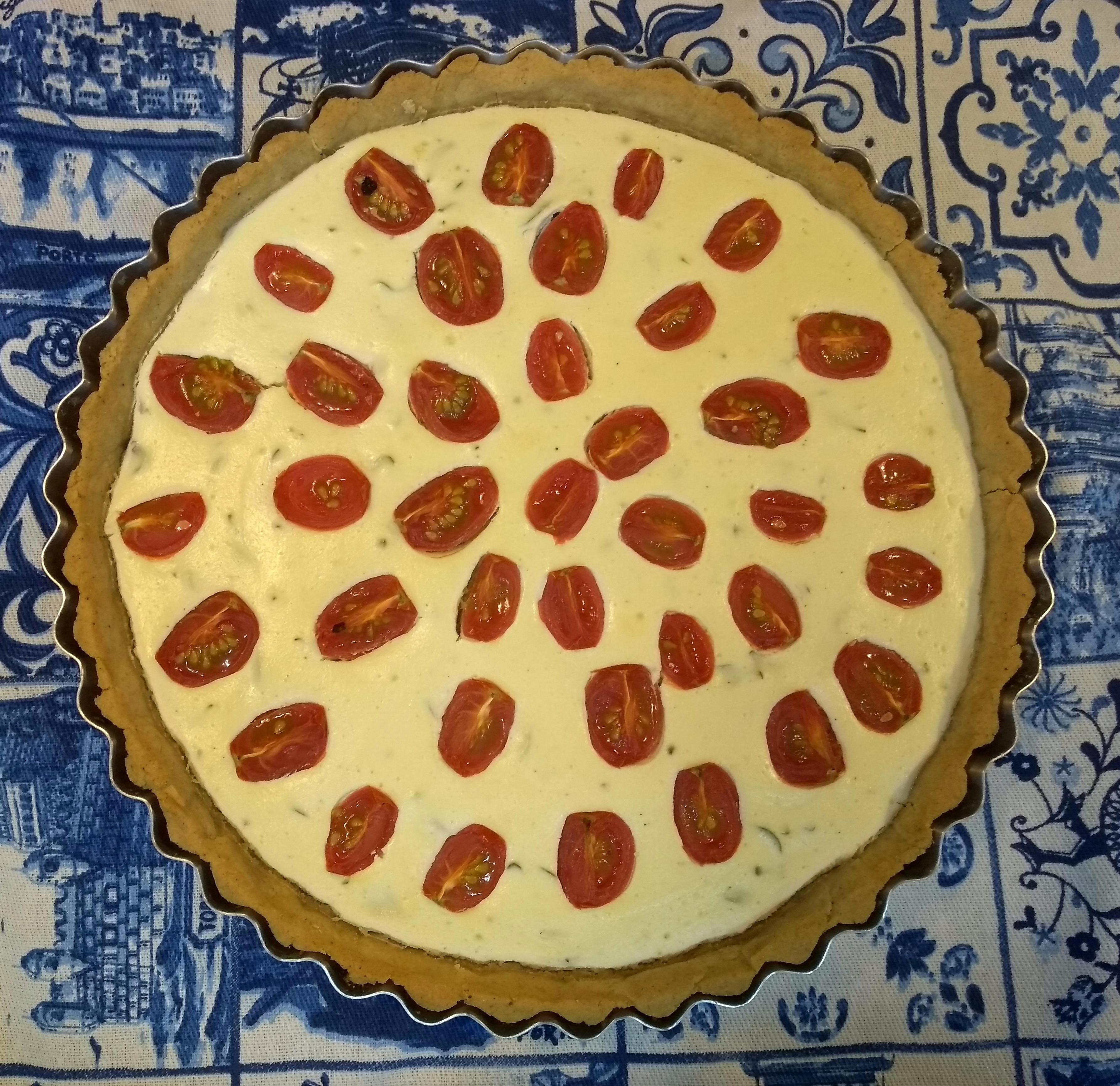 quiche de tomate cereja com manjericão