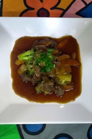 carne com legumes chop suey