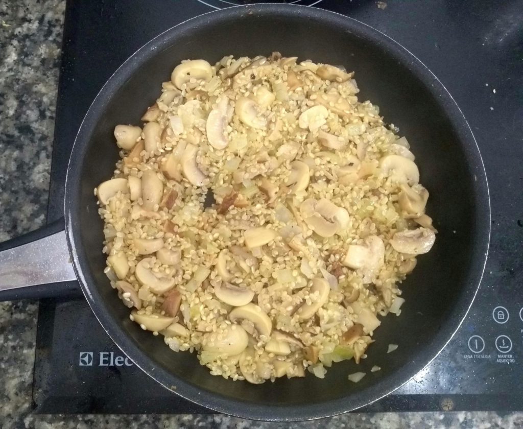 risoto de arroz integral com cogumelos