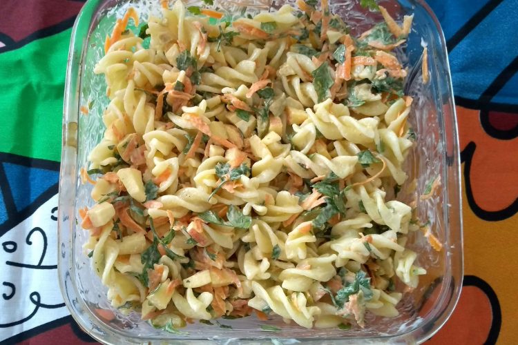 salada de macarrão com maionese