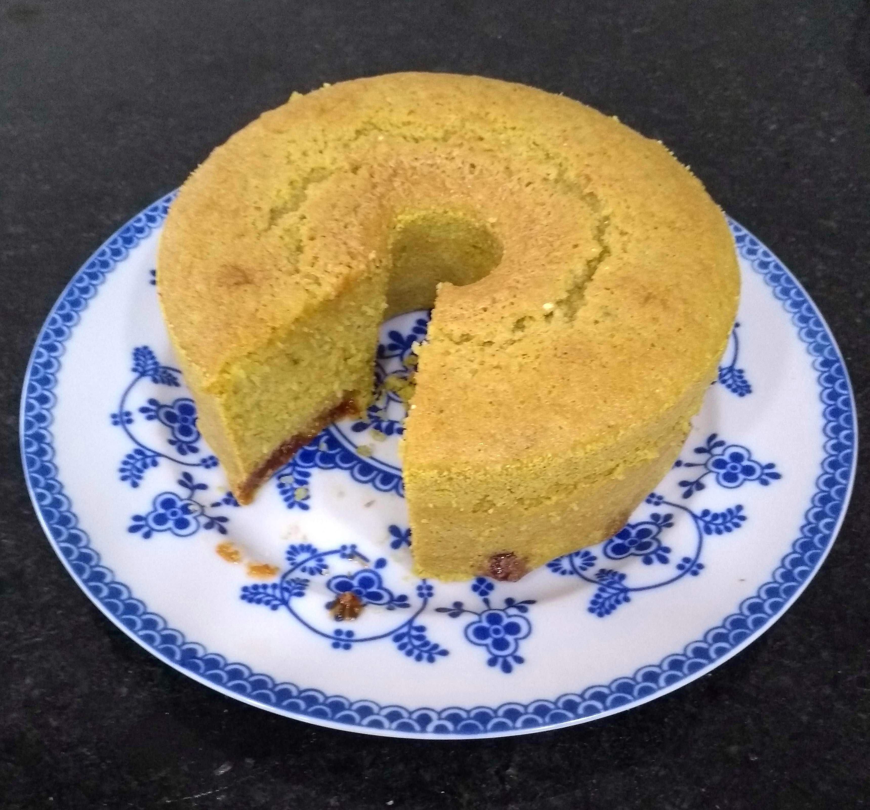 bolo de fubá com goiabada