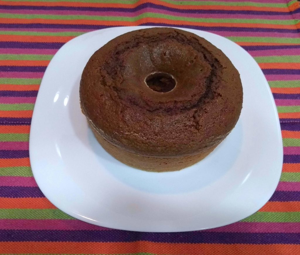 bolo de beterraba com calda de chocolate