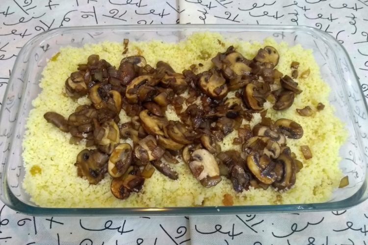 cuscuz marroquino com cogumelos frescos