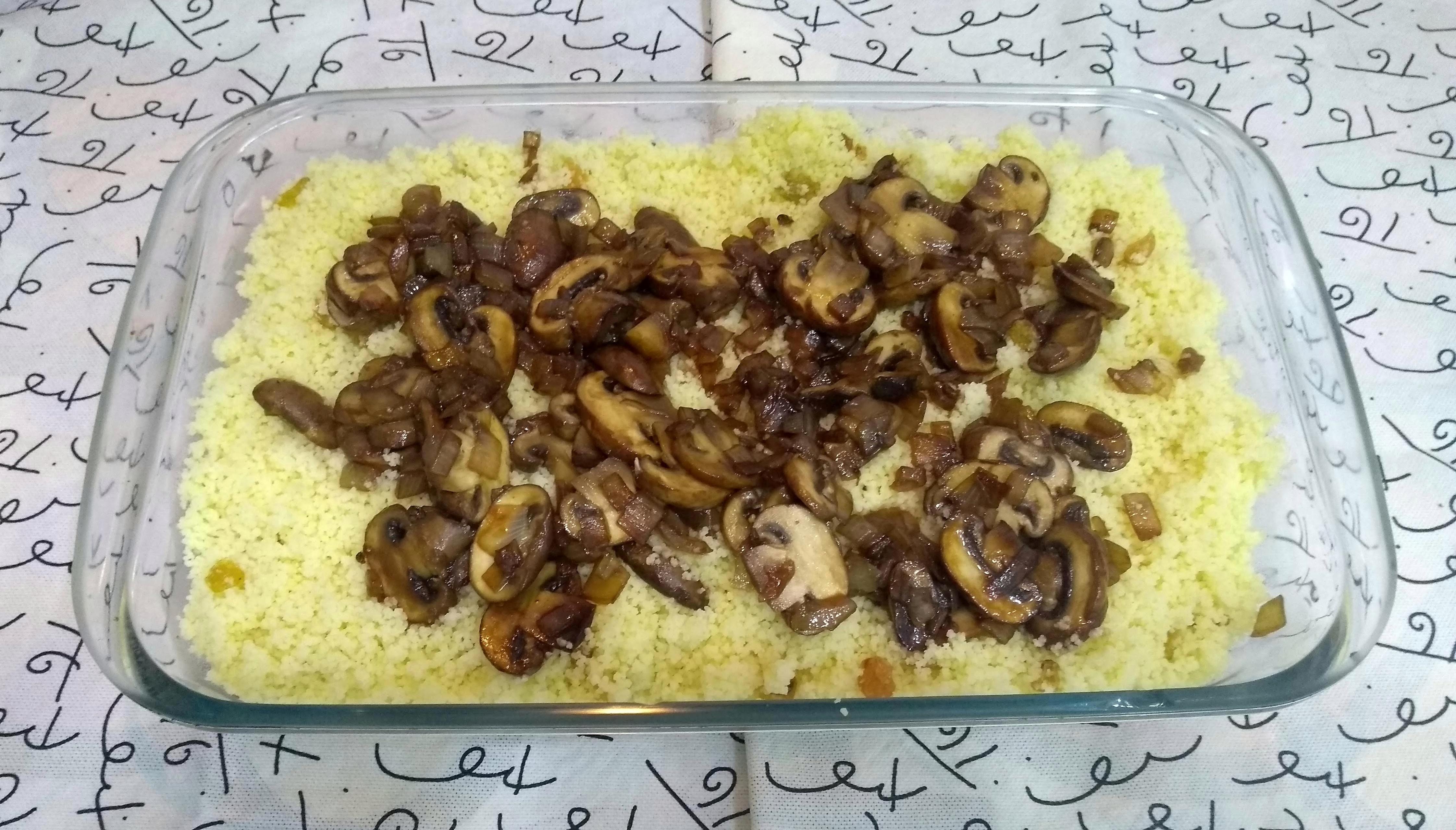 cuscuz marroquino com cogumelos frescos