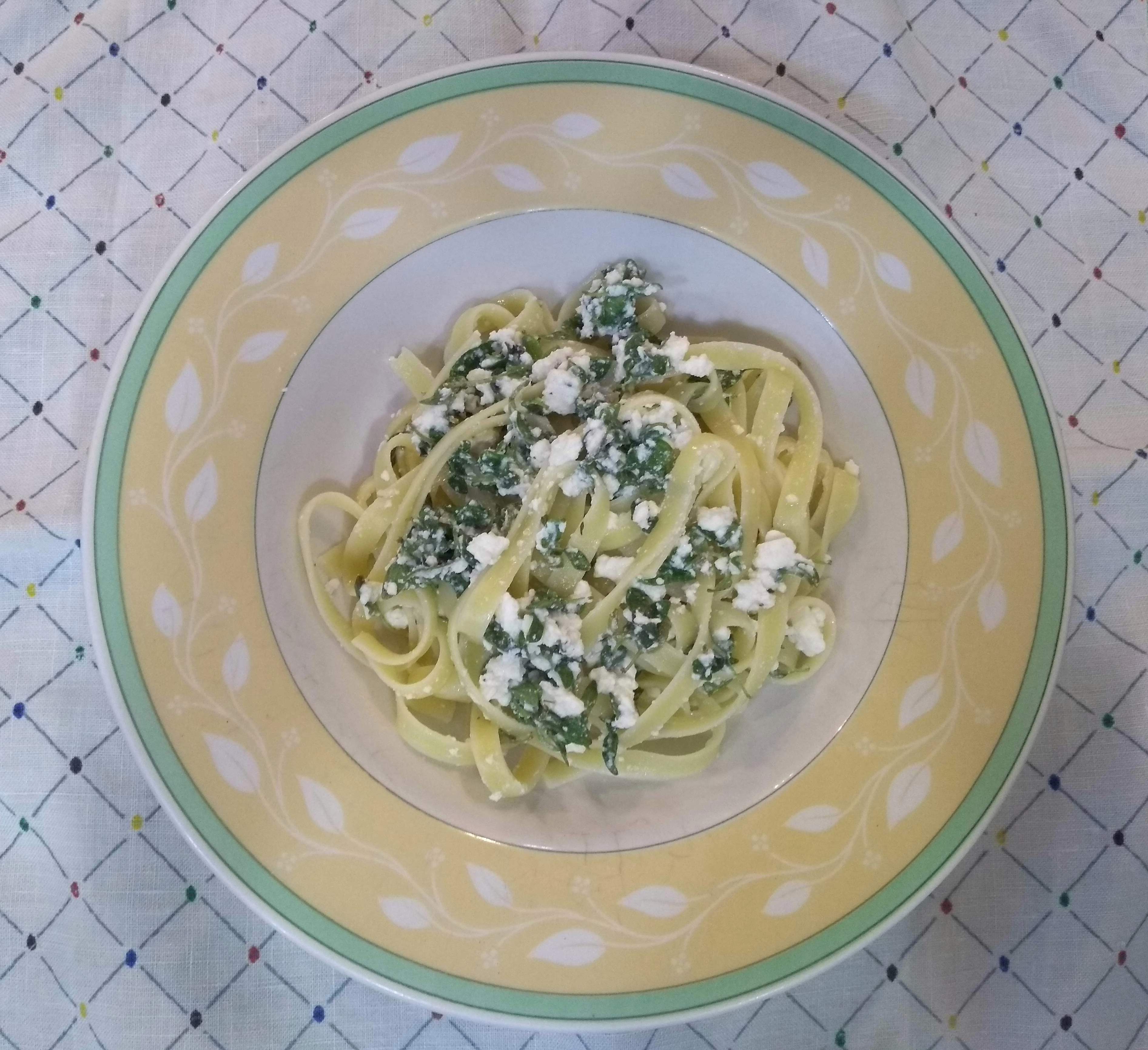 macarrão com ricota e manjericão