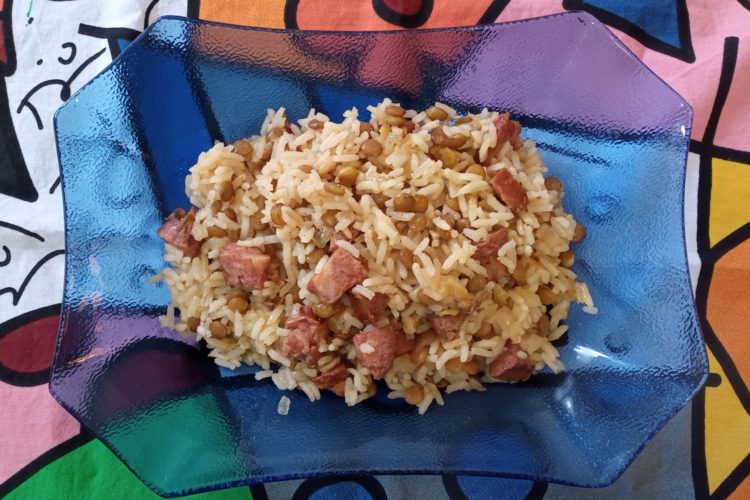 arroz com lentilha e linguiça