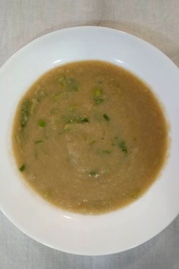 sopa de couve flor com alho poró