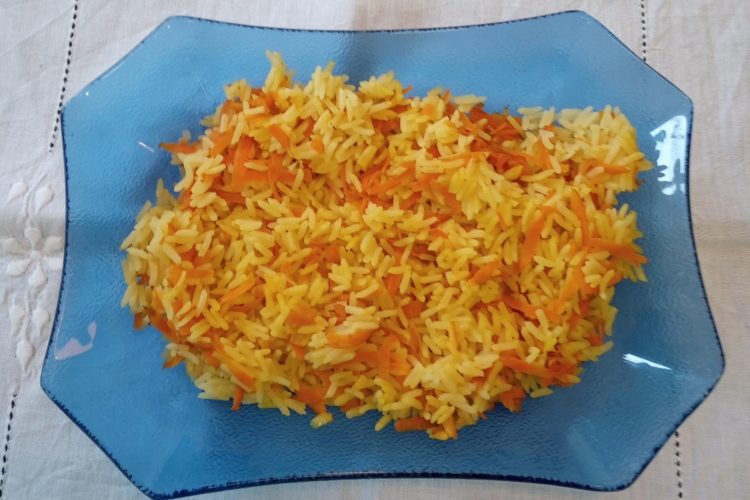 arroz com cenoura e curry