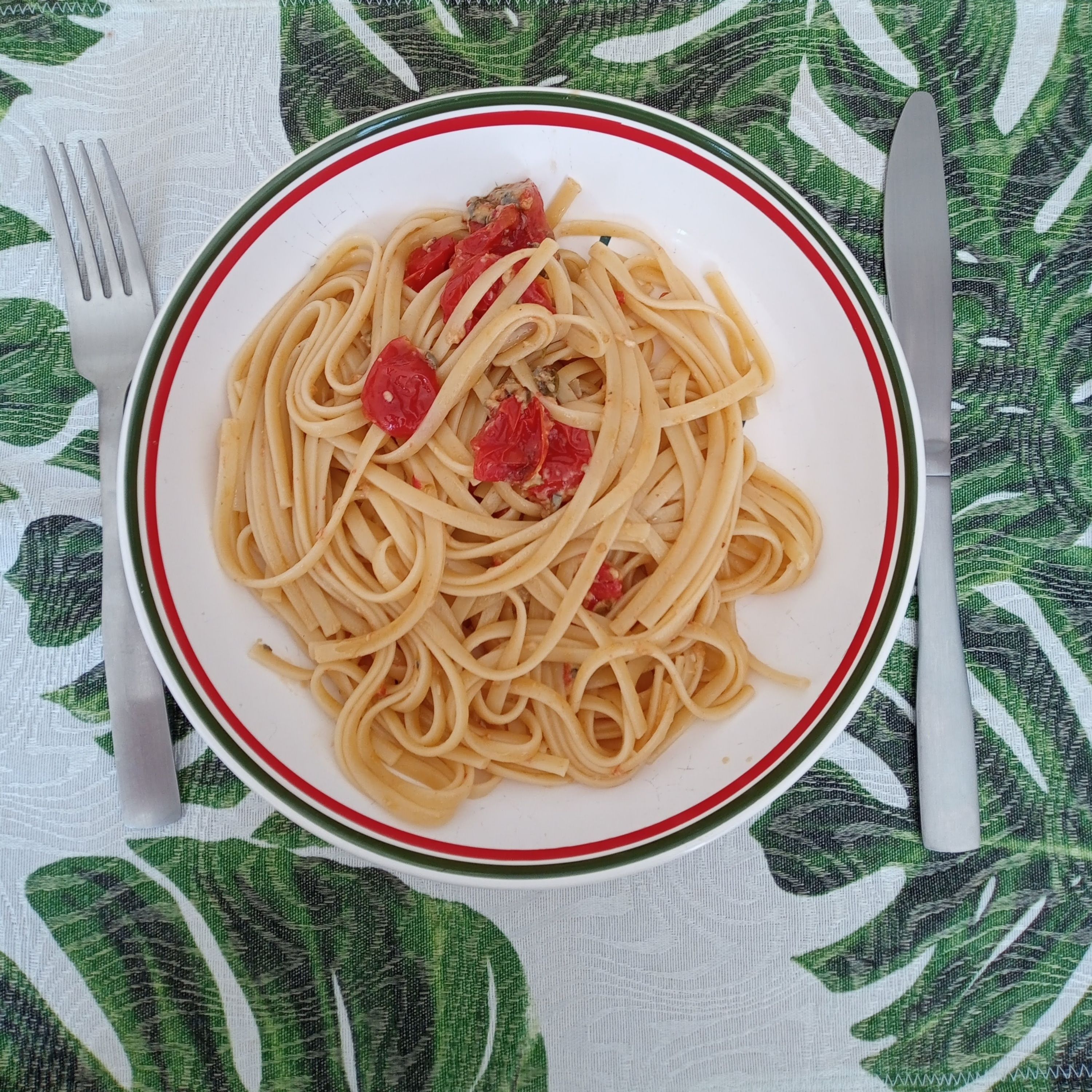 macarrão com tomatinhos e gorgonzola