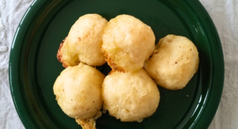 Bolinho de aipim com gorgonzola