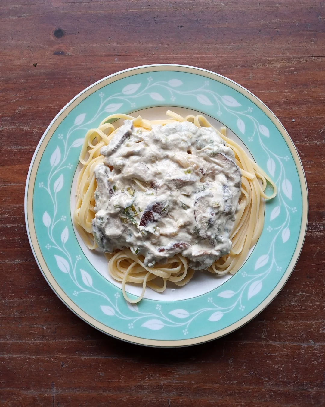 macarrão com molho vegano de shitake