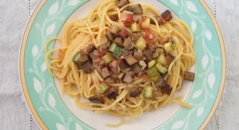 Macarrão com berinjela e abobrinha