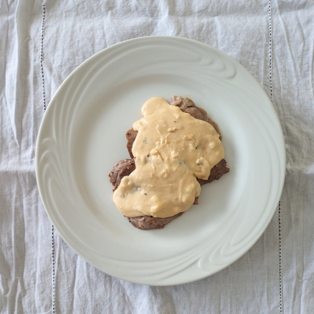 bife com molho de gorgonzola